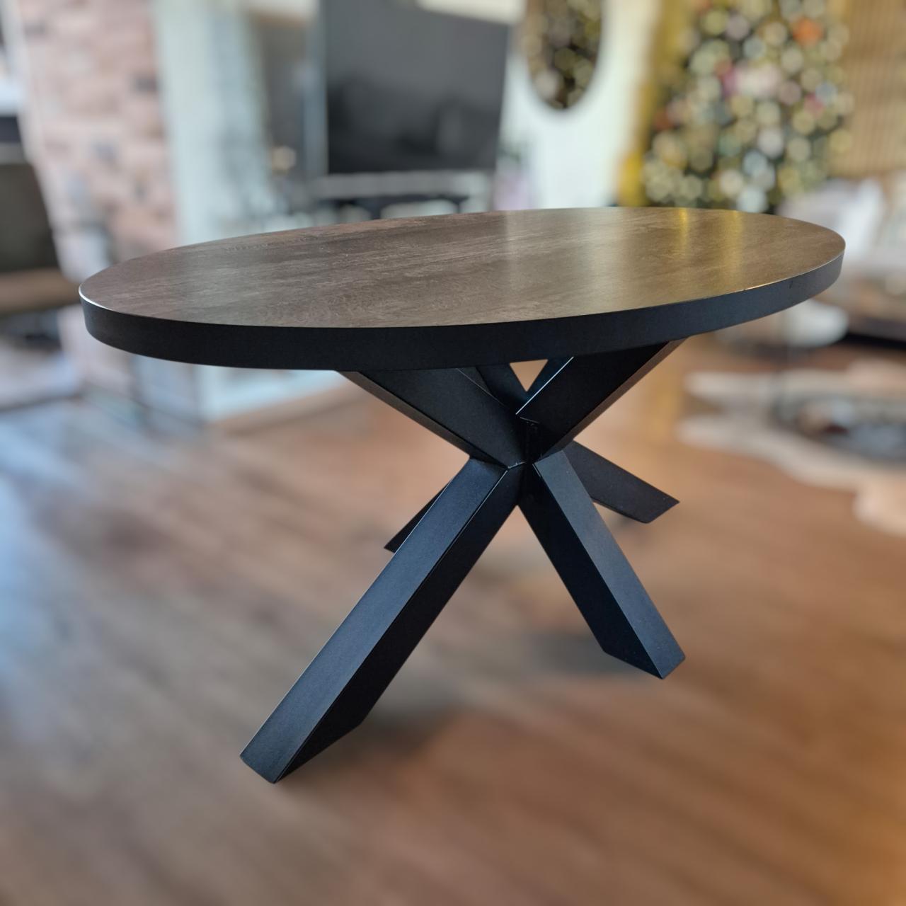Eettafel met stoelen