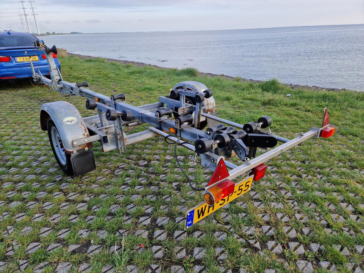 RIBA BV 1400 kg geremde trailer met NL kenteken € 1650,-