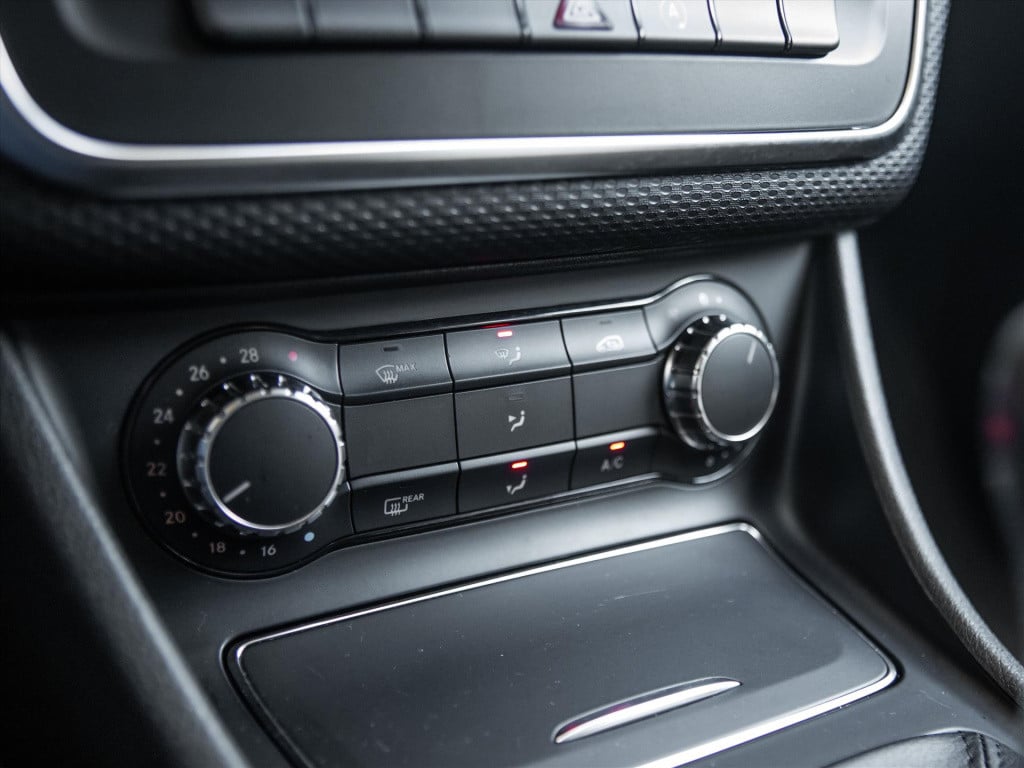 Mercedes-Benz A-Klasse a160 102pk business | navigatie | trekhaak | cruise 