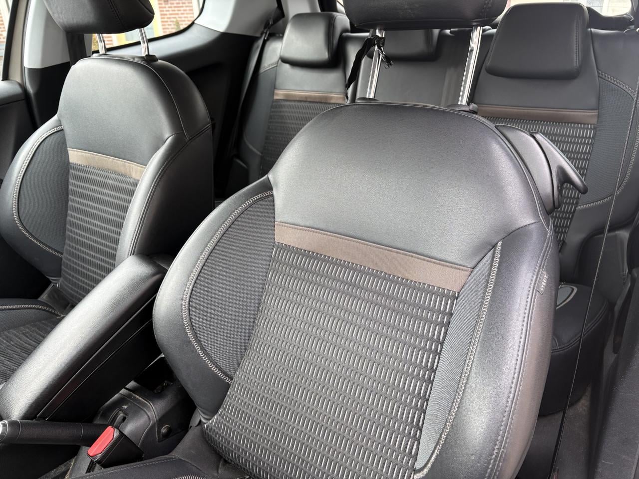 Peugeot 208 1.4 VTI 70KW/95PK 3-D 2012 Beige