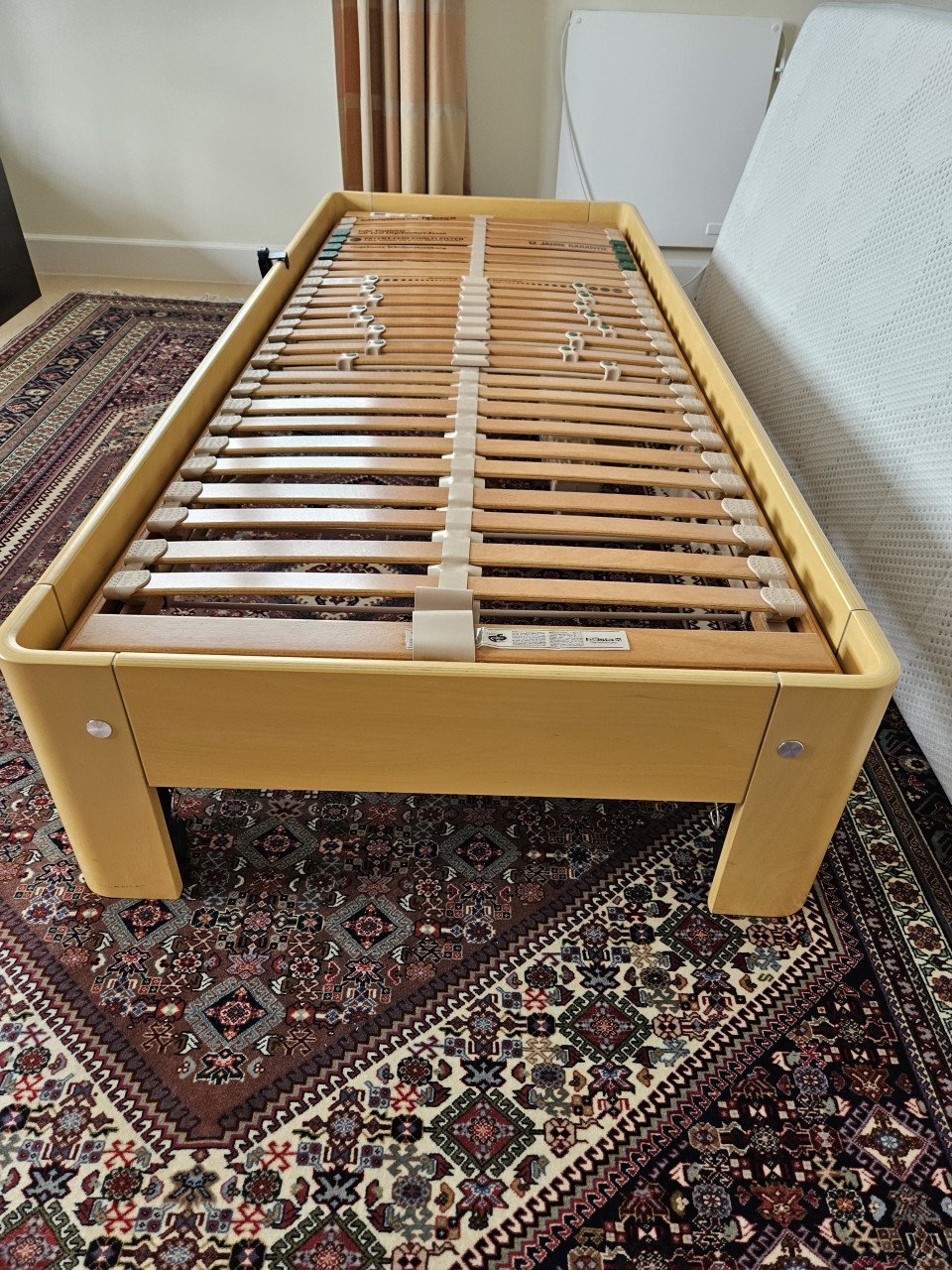 Auping Auronde bedombouw met gemotoriseerde lattenbodem van Hulsta