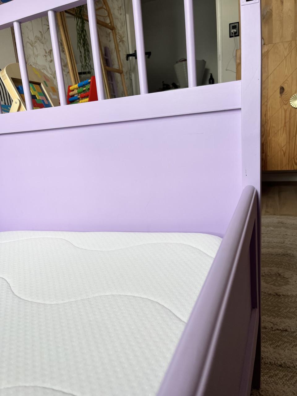 Houten antieken kinder ledikant