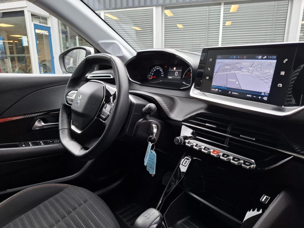 Peugeot 208 1.2 active pack navi/airco/lmv