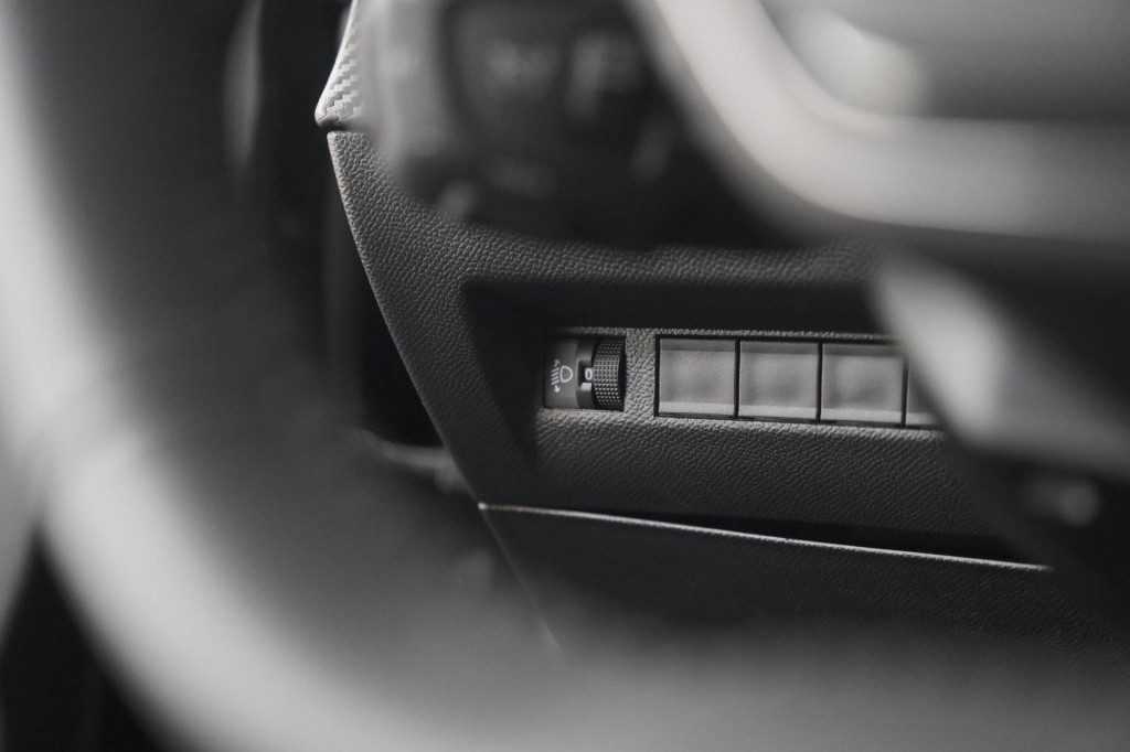 Peugeot 208 puretech 100 allure | 360 camera | dodehoekdetectie | navigatie