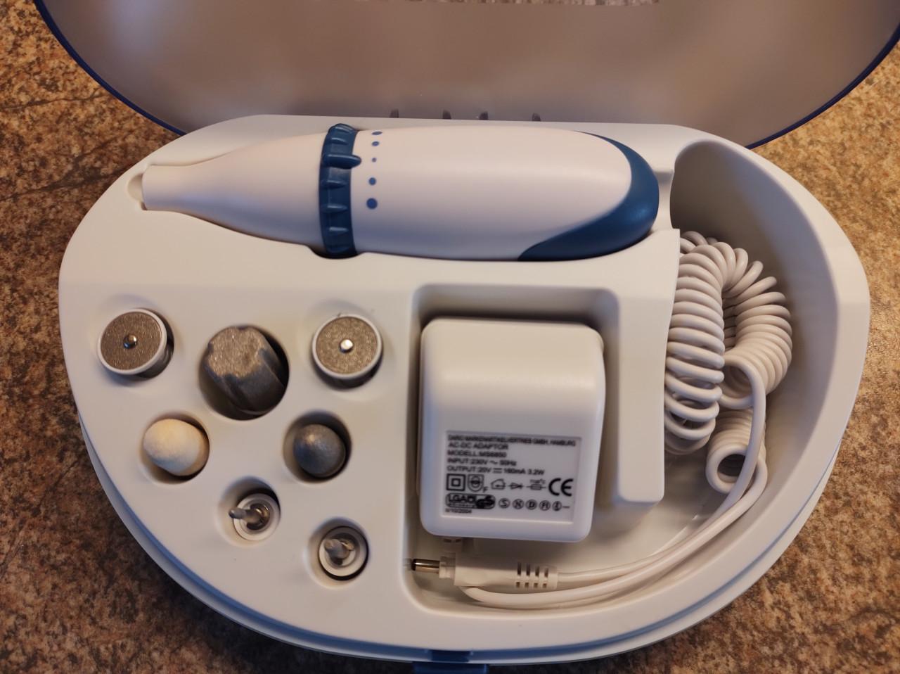 Nagelverzorgings- set. Electrisch en in keurige staat.