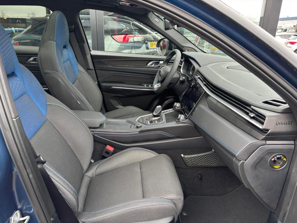 Lynk & Co 01 261pk phev, stuurverwarming, pano dak, carplay