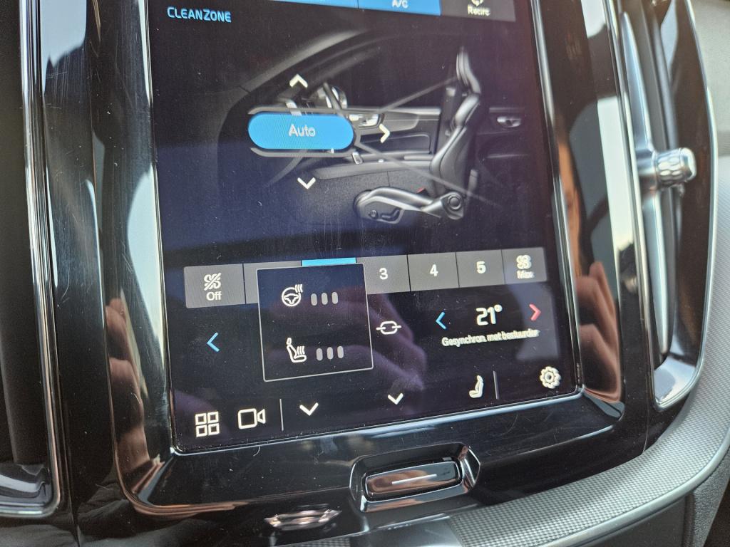 Volvo XC60 2.0 t8 plug-in hybrid awd ultimate dark r-design | luchtvering |