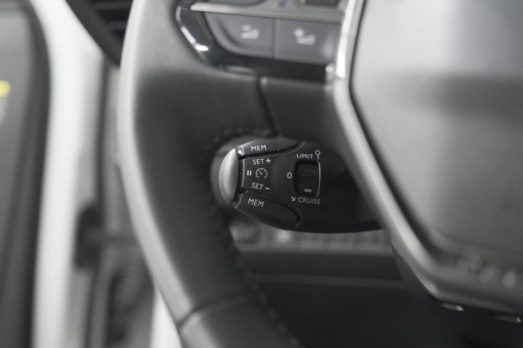 Peugeot 2008 puretech 130 eat8 allure pack | camera | parkeersensoren | key