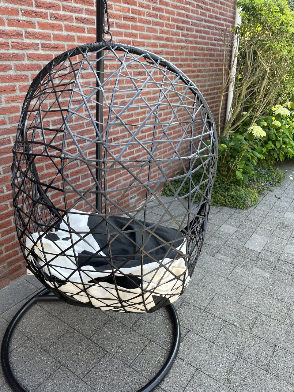 Hangstoel Egg, zwart