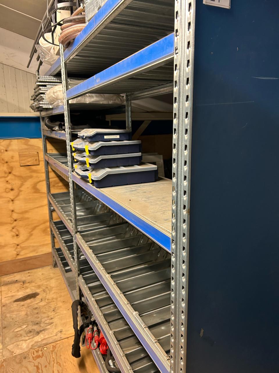 Industriële magazijnstellingen, verzinkt en degelijk uitgevoerd.