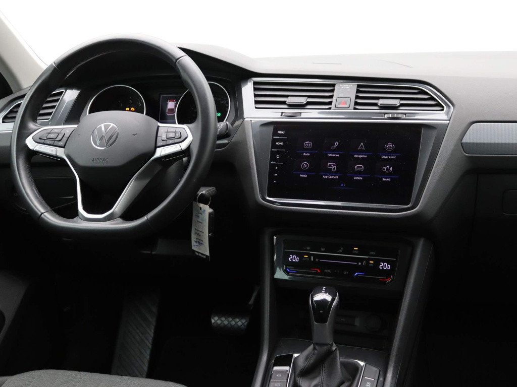 Volkswagen Tiguan 1.5 tsi life | automaat | lmv | climate control | navigat