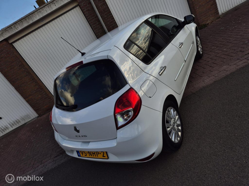 Renault Clio 1.2 authentique/ origineel nl / 5-deurs / cruisecontrol