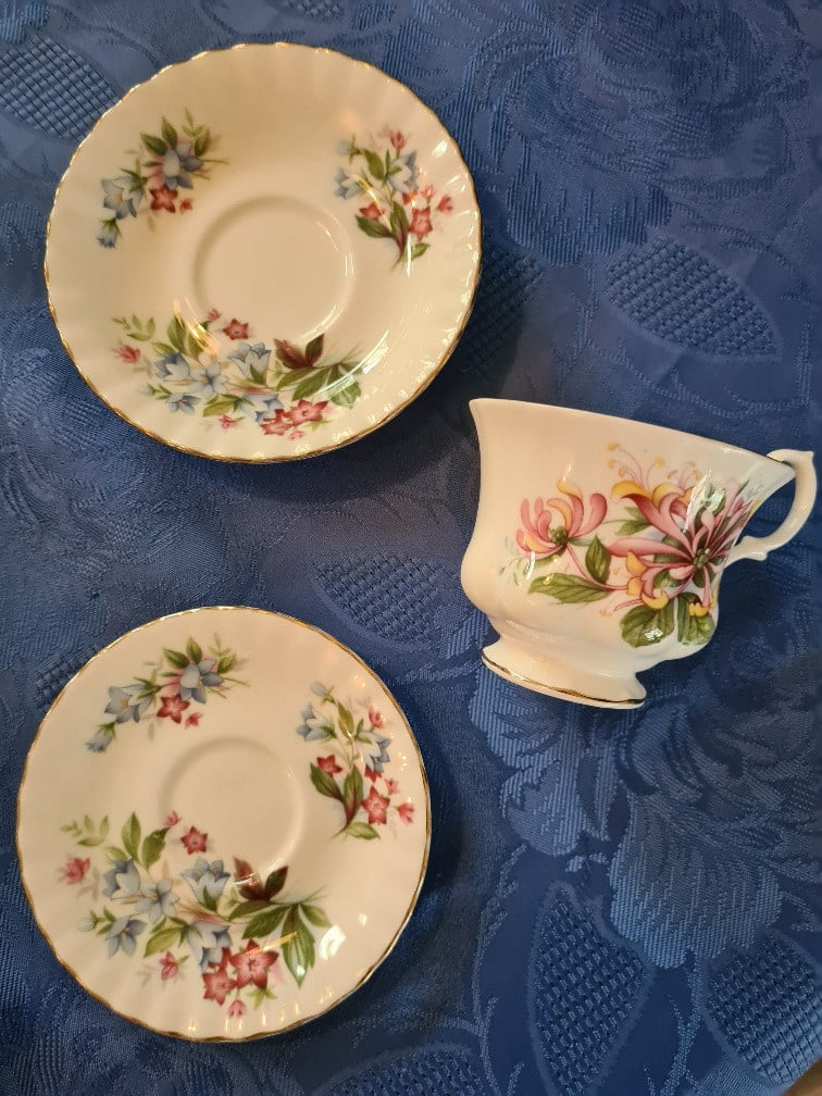 Royel albert kop & schotels vanaf euro; 6,00
