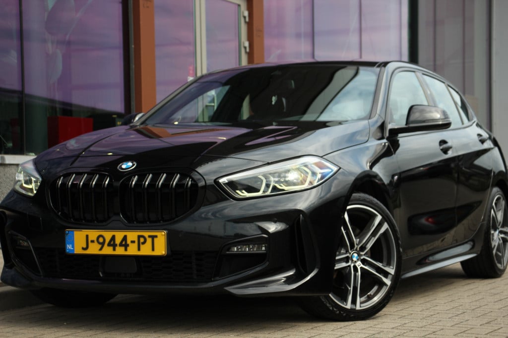 BMW 1 Serie 118i m-sport | digitale cockpit | leder | camera | dab