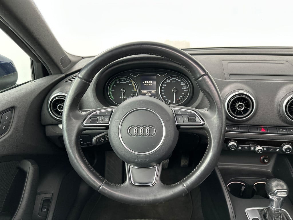 Audi A3 sportback 1.4 e-tron phev s-line pano acc lane