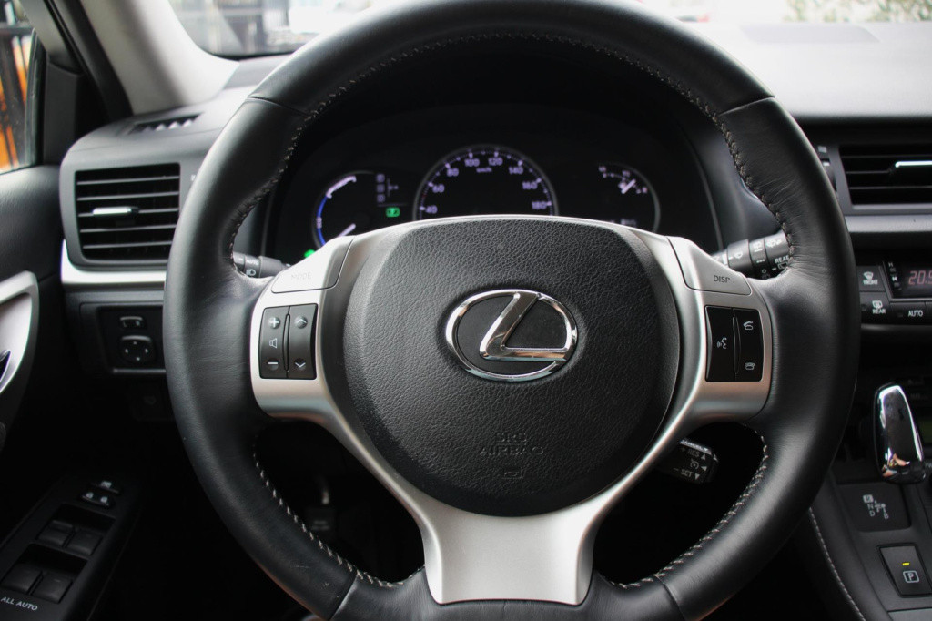 Lexus Ct 200h hybrid - pdc rondom + camera - stoel verw - xenon - parelwit 