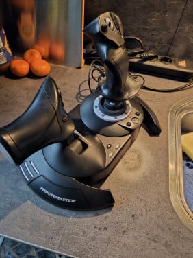 Zgan Thrustmaster T.Flight Hotas One Microsoft Flight Simulator....