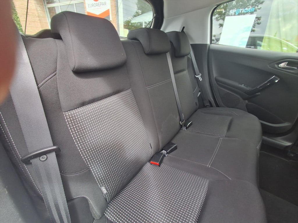 Peugeot 208 allure 1.2-110pk 5d (vol)automaat(eat6) navigatie | apple carpl