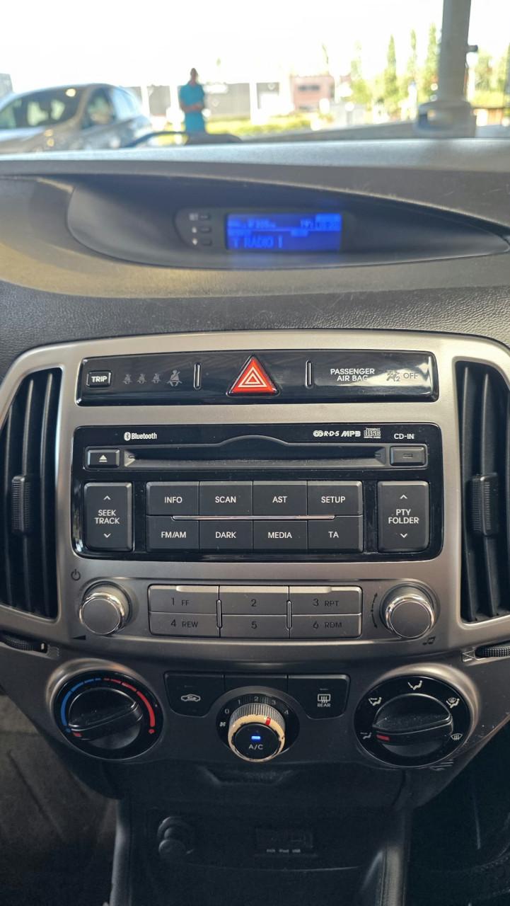 Hyundai i20 blue drive