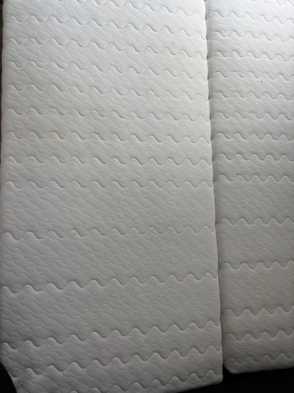 Tweepersoons boxspring + matrassen 200 x 140