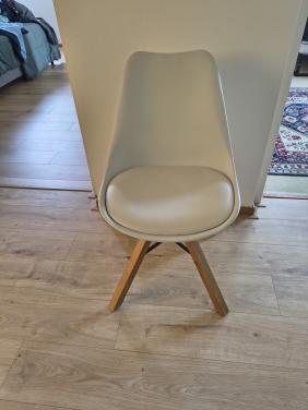 2 eetkamer of slaapkamer stoelen