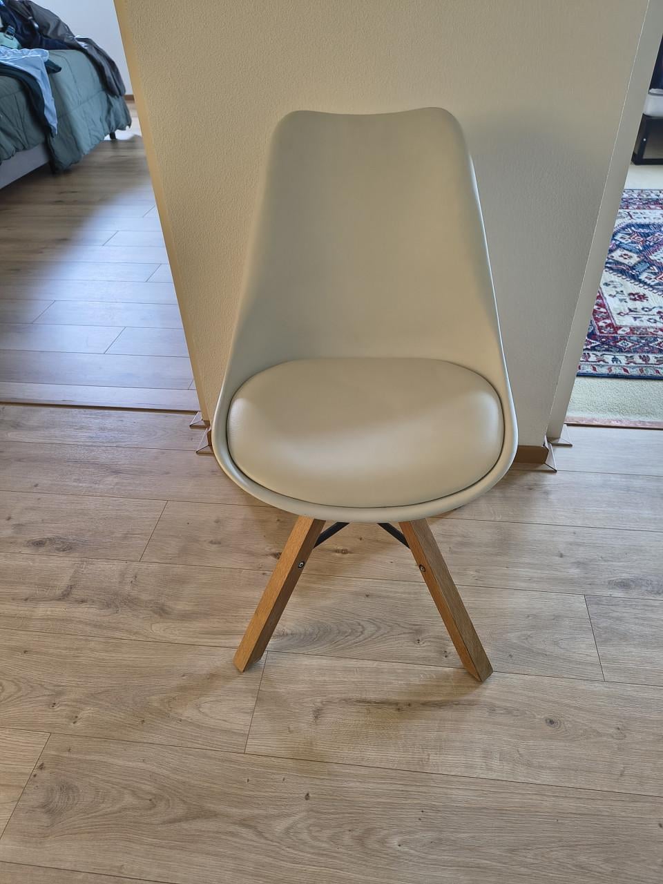 2 eetkamer of slaapkamer stoelen