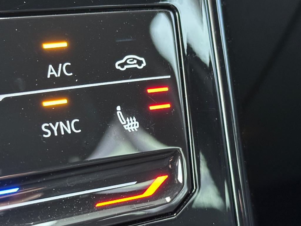 Volkswagen T-cross 1.5 tsi 150pk dsg r-line | black style | trekhaak | iq l