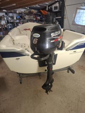 Polyester sloep/ visboot met trailer 6pk Suzuki
