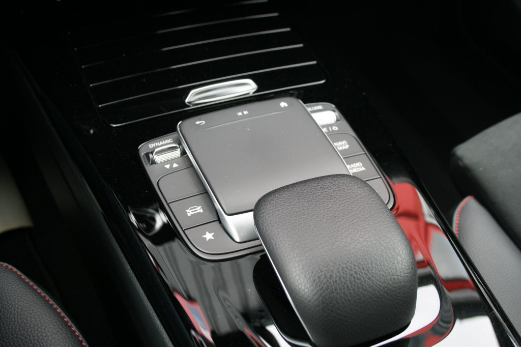 Mercedes-Benz A-Klasse 180 business solution amg