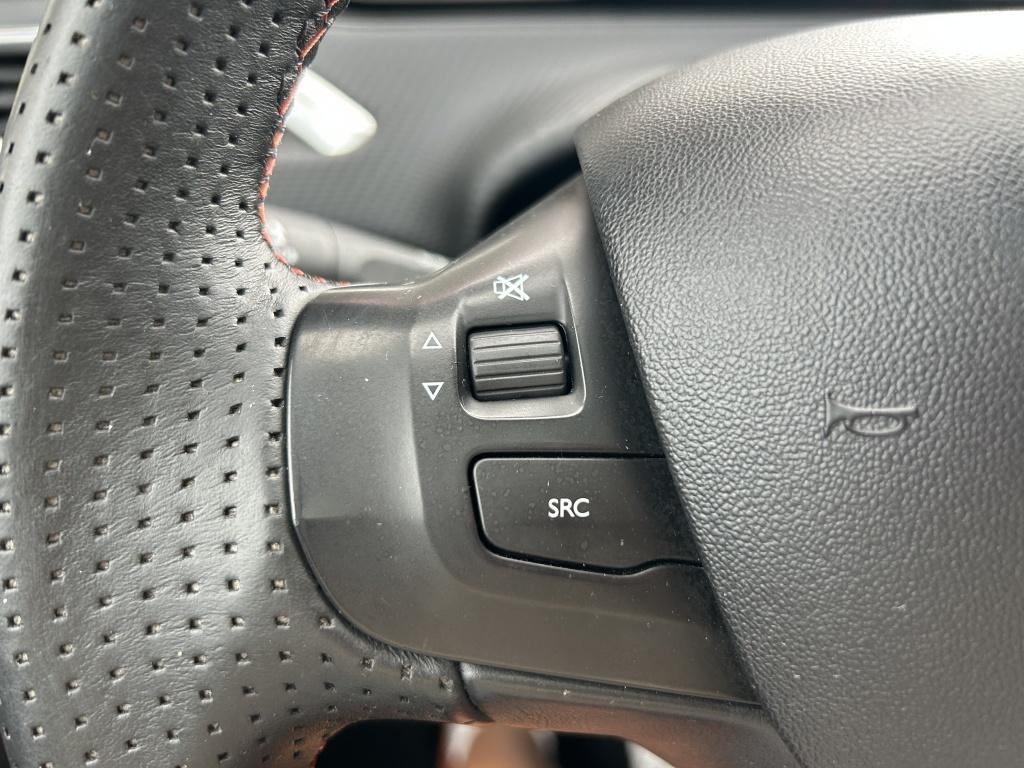 Peugeot 208 1.2 puretech 110pk 5d roland garros apple carplay | navigatie |