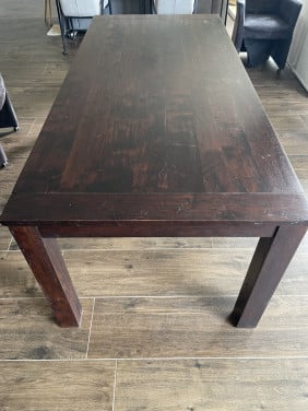 Robuuste hardhouten eetkamer tafel.