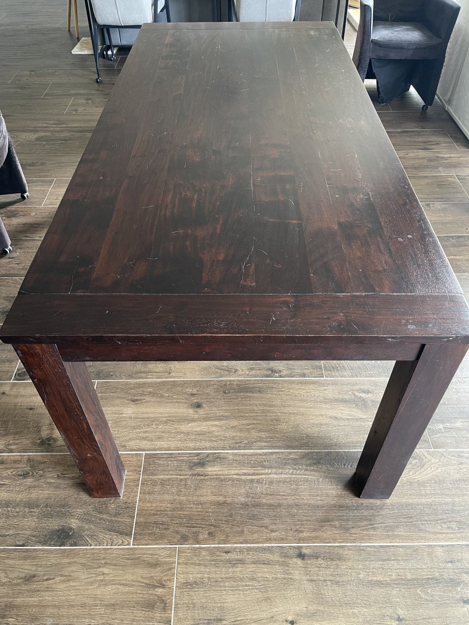 Robuuste hardhouten eetkamer tafel.