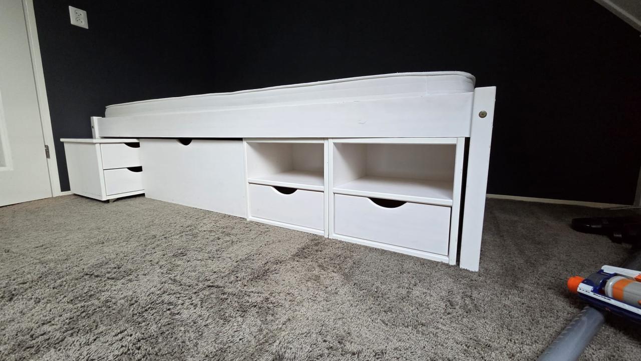 Bed met veel opbergruimte