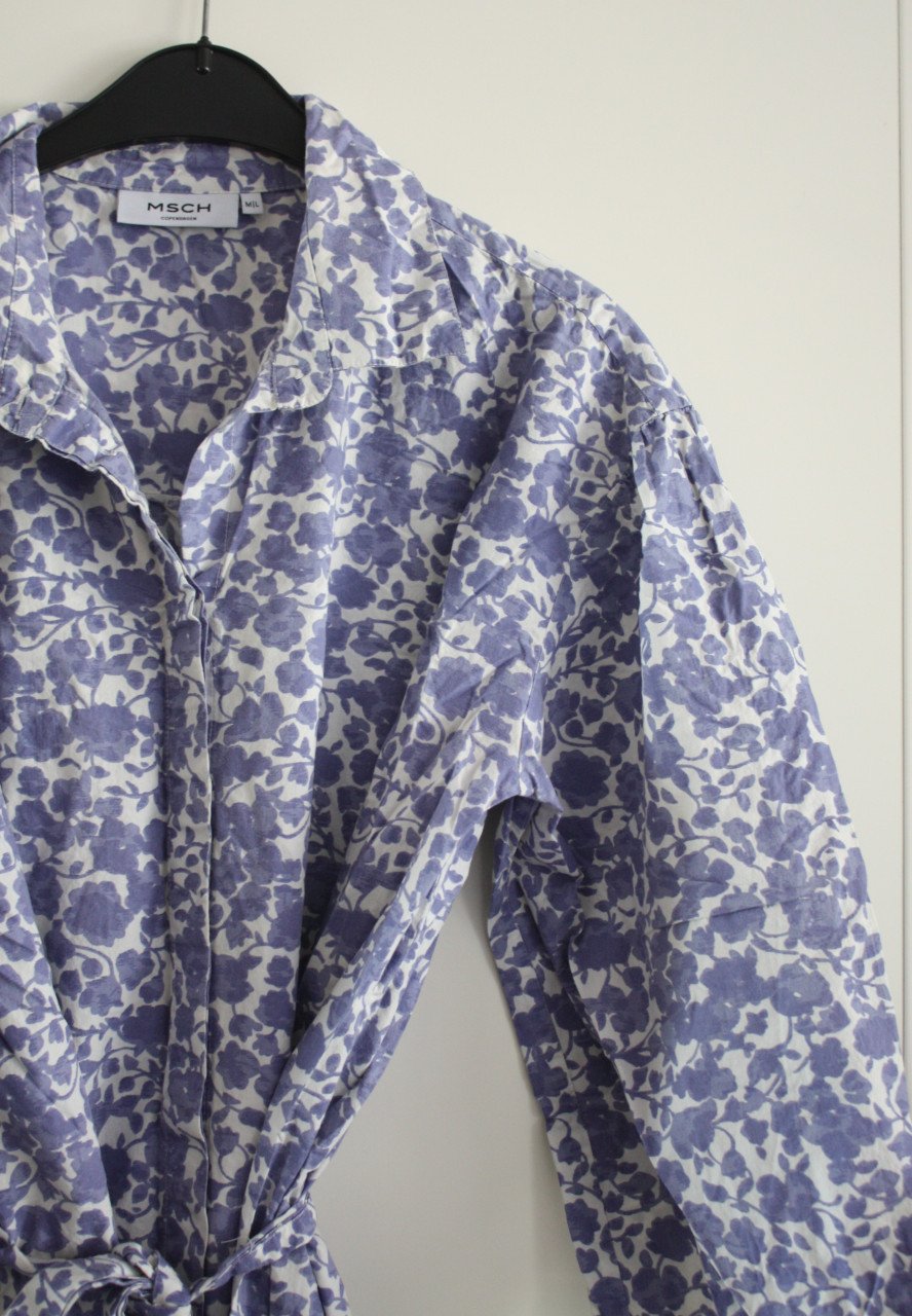Jurk wit met blauwe bloemen maat m-l