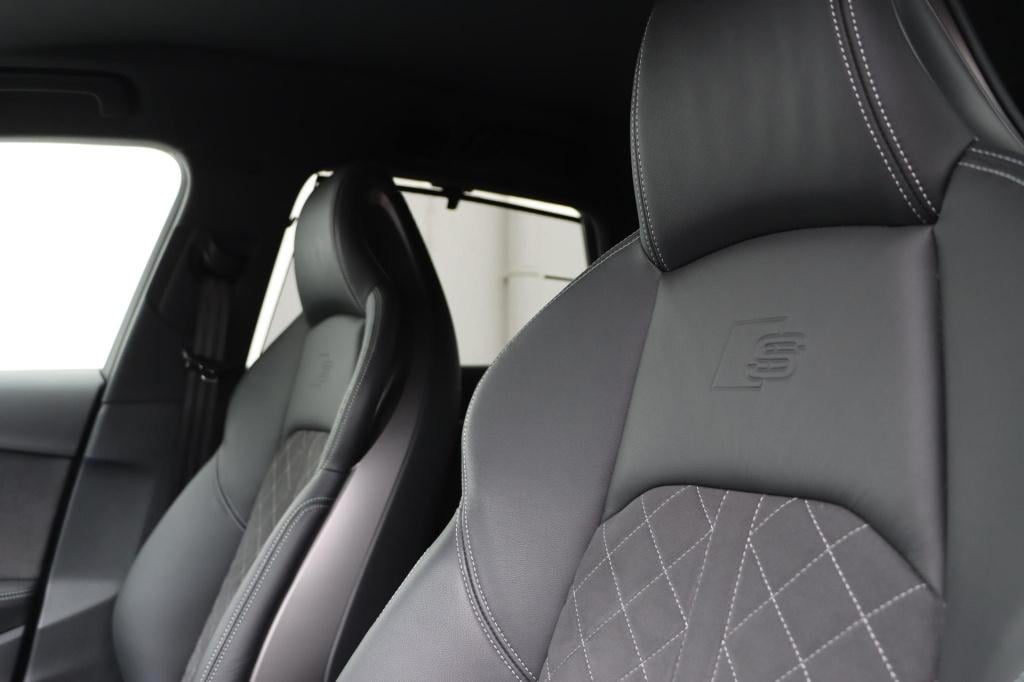 Audi A4 avant 35 tfsi s edition competition 150pk s-tronic stoelverwarming 