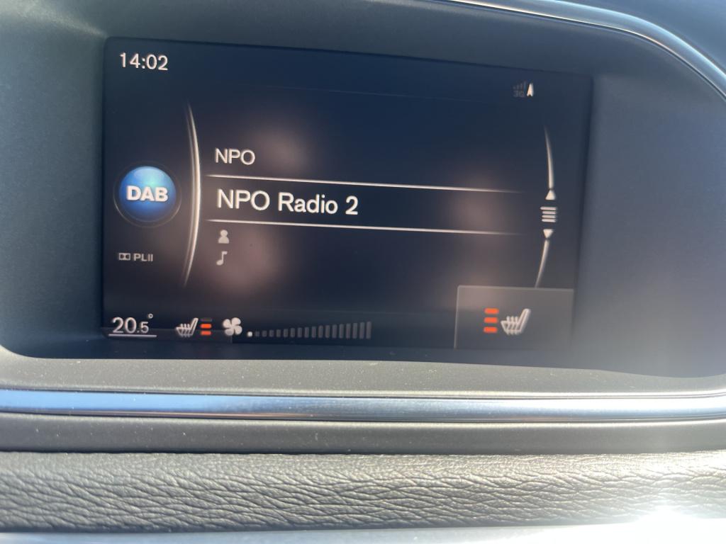 Volvo V40 1.5 t3 polar+ r-design sport pano navi trekhaak automaat