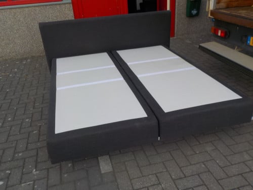 AUPING 2 x 210x90 cm boxspring met hoofdeind in zeer goede staat