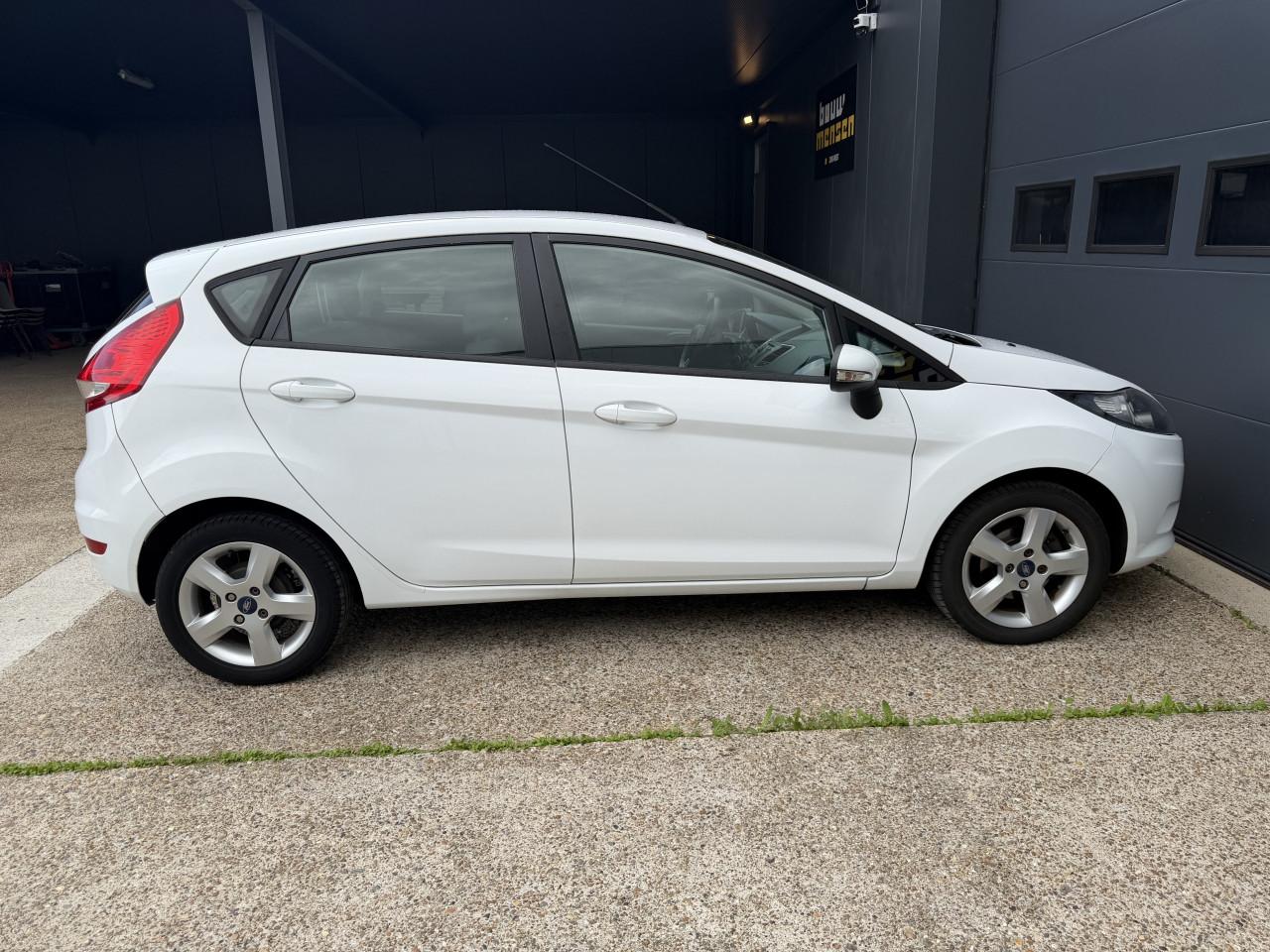 Ford Fiësta 1.25 44KW Limited 5DR 2011 Wit Airco Apk Nap