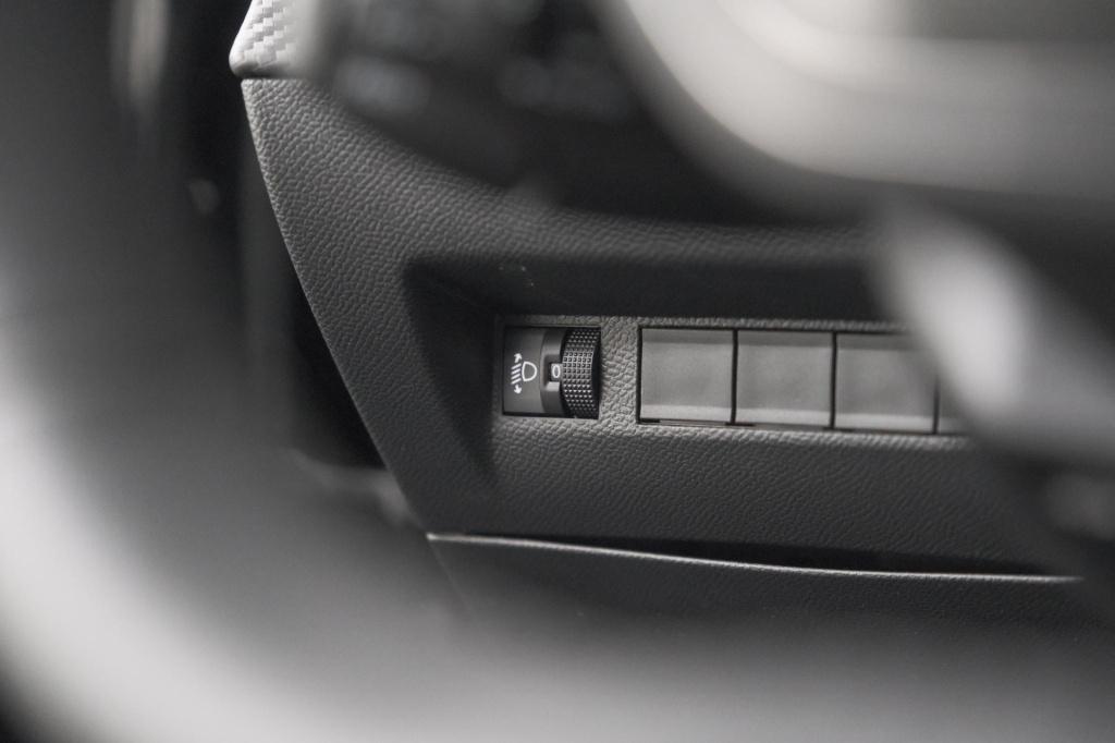 Peugeot 208 puretech 100 allure | apple carplay | parkeersensoren | climate