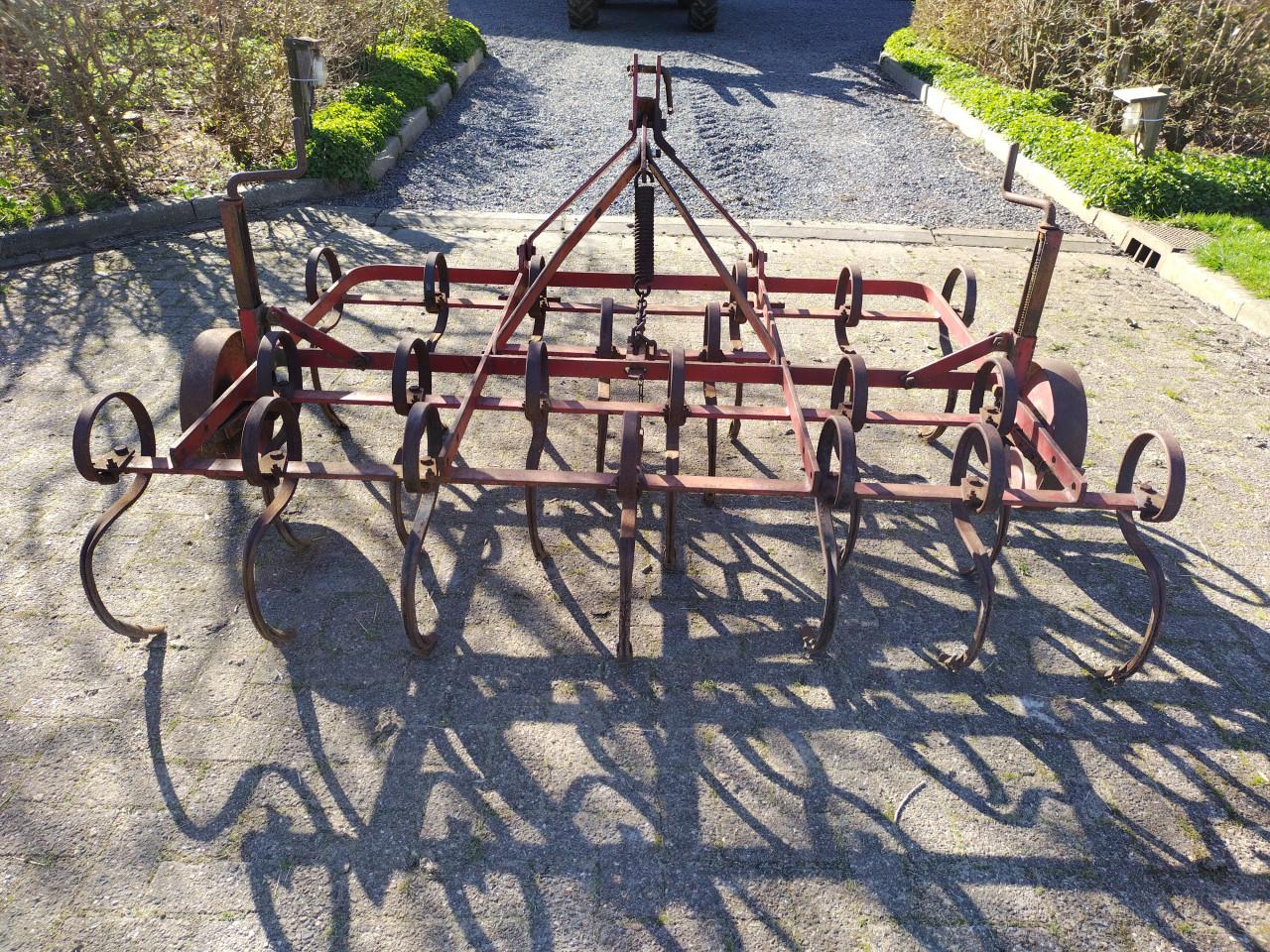 Triltand cultivator