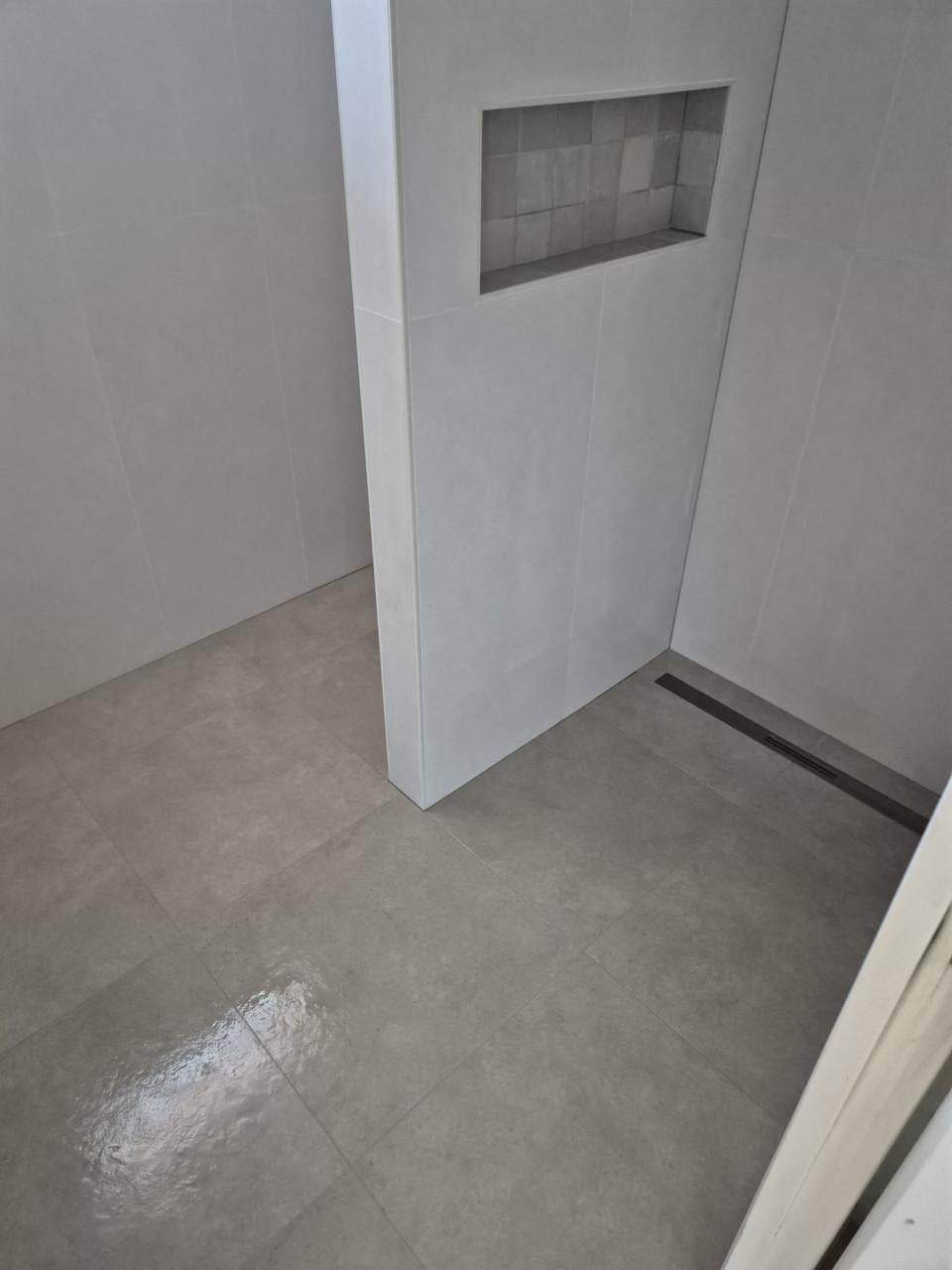 Tegelzetter nodig? Bel/app: 06 21937244 of Mail: jvbtegelzetter@gmail.com