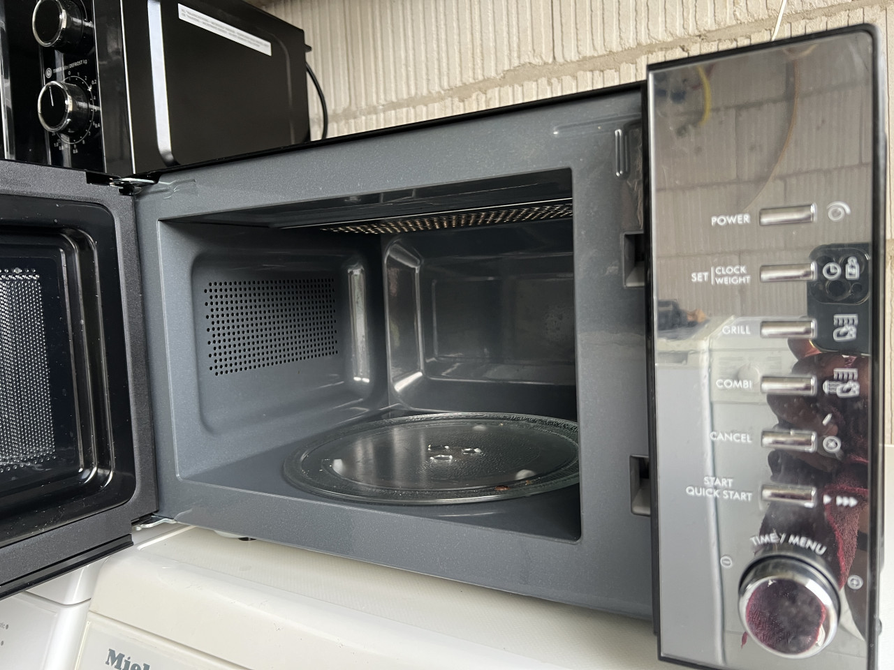 Brabantia BBEK1145DG Magnetron Grillfunctie 13 automatische kookprogramma’s