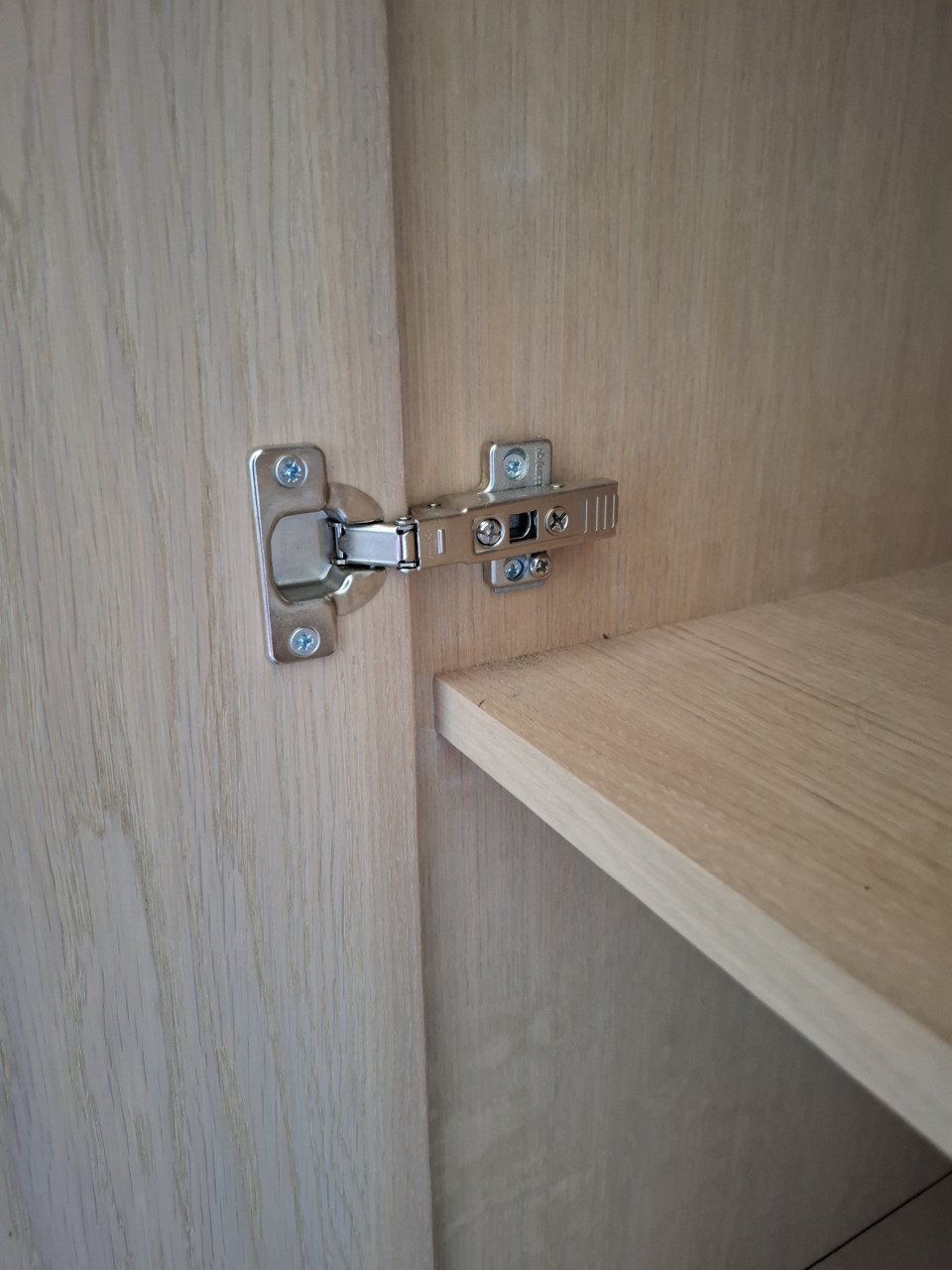 Massief houten kast, design