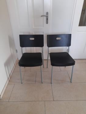 2 Stoelen (in goede nette staat )
