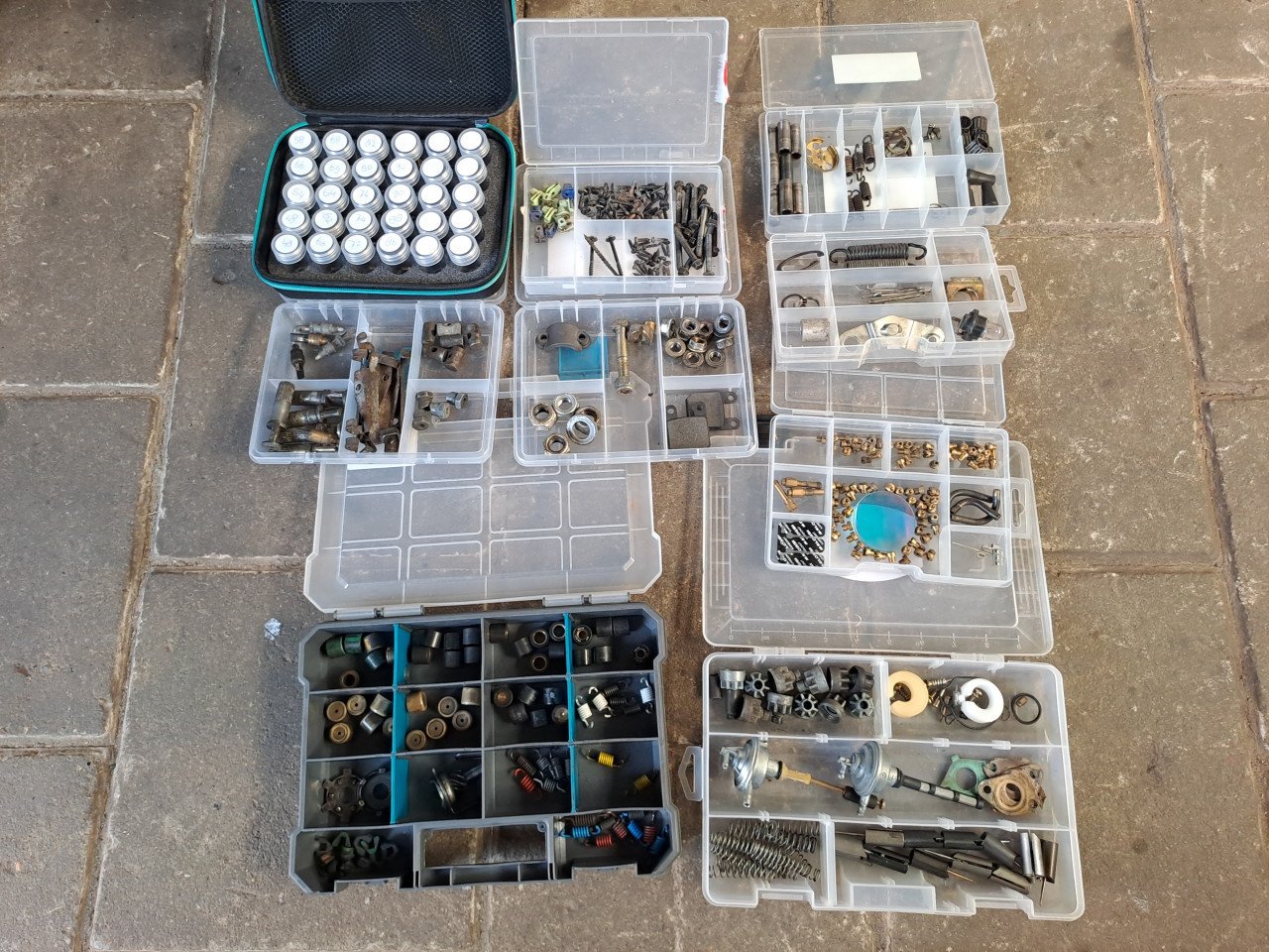 Te koop onderdelen en opvoer spul peugeot vivacity