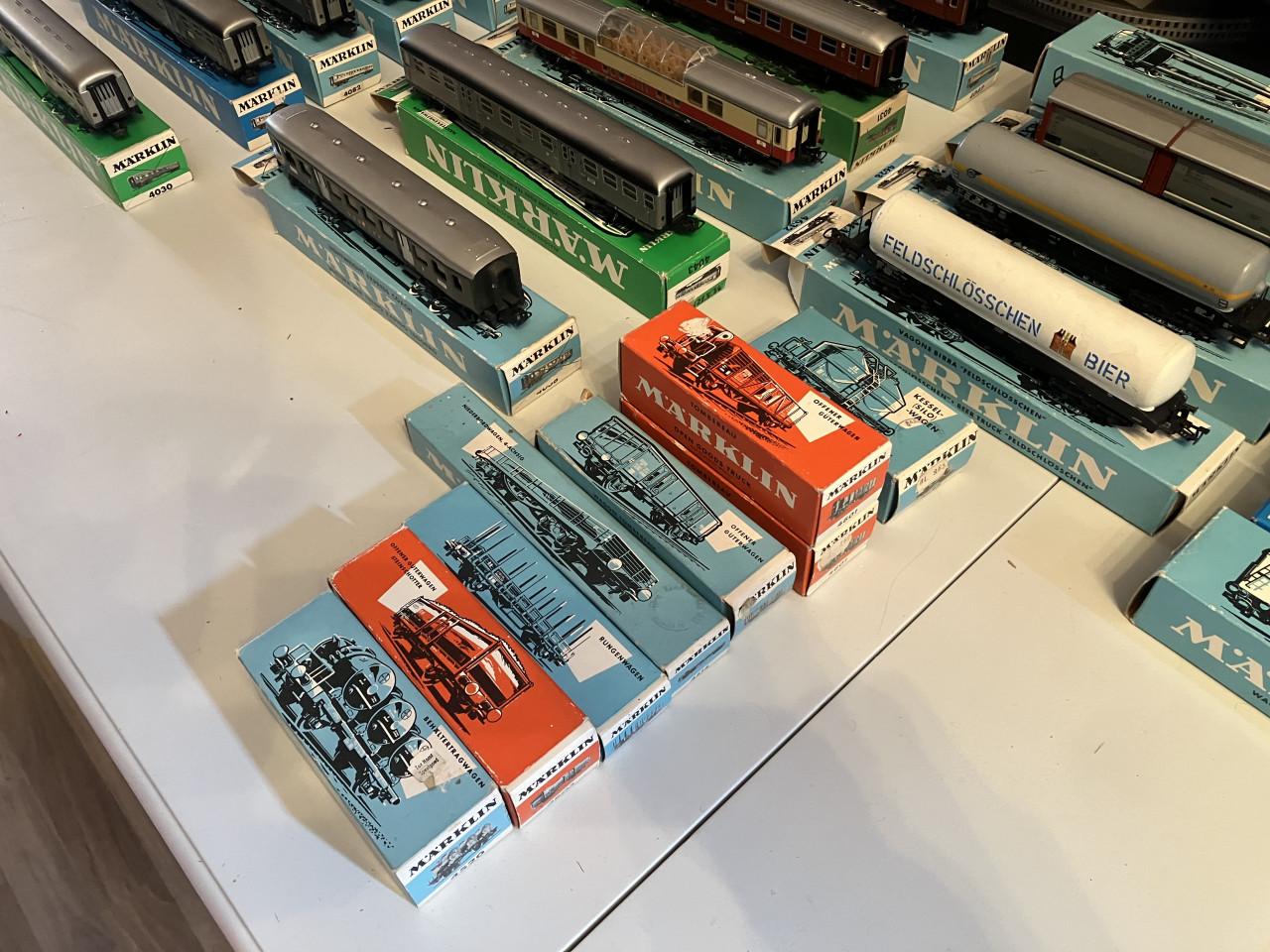 Märklin 52x wagons koelwagens bierwagens passagierswagons etc