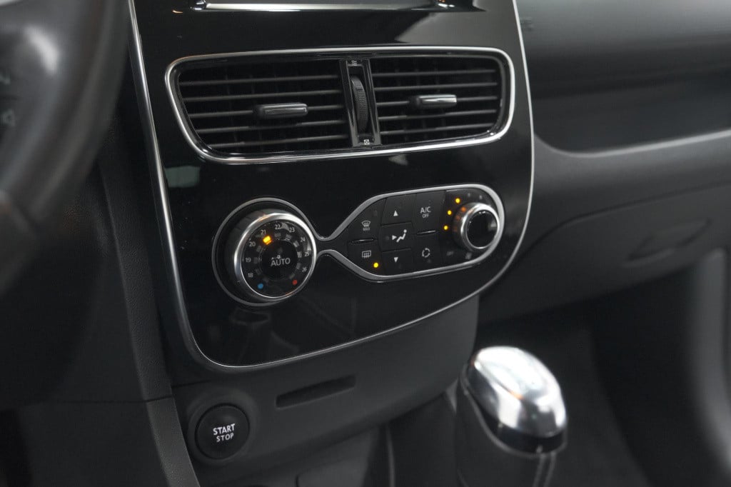Renault Clio 1.2 limited | trekhaak | navigatie | parkeersensoren | climate