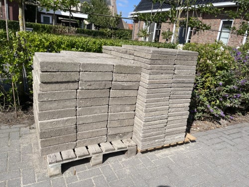 Stoeptegels / trottoirtegels. Gratis af te halen!
