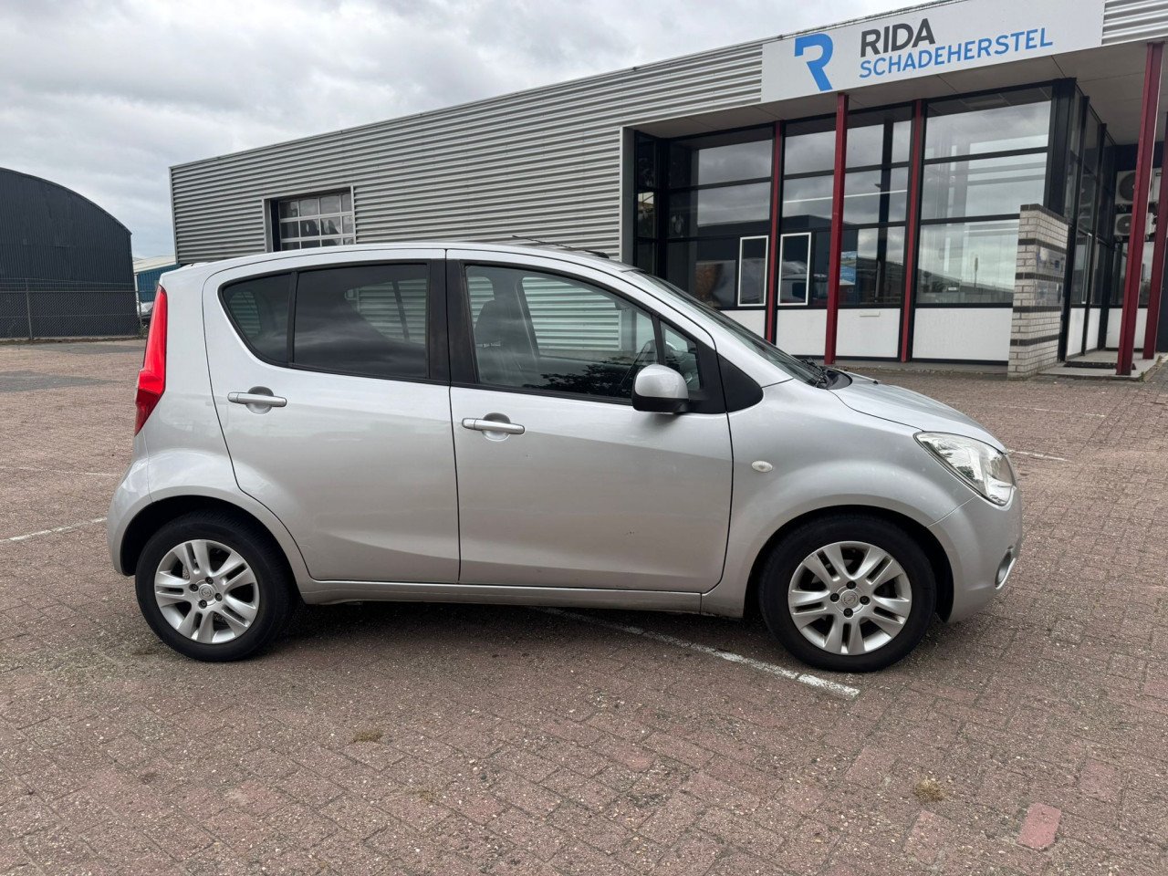 Opel agila bj 2012 3750 euro