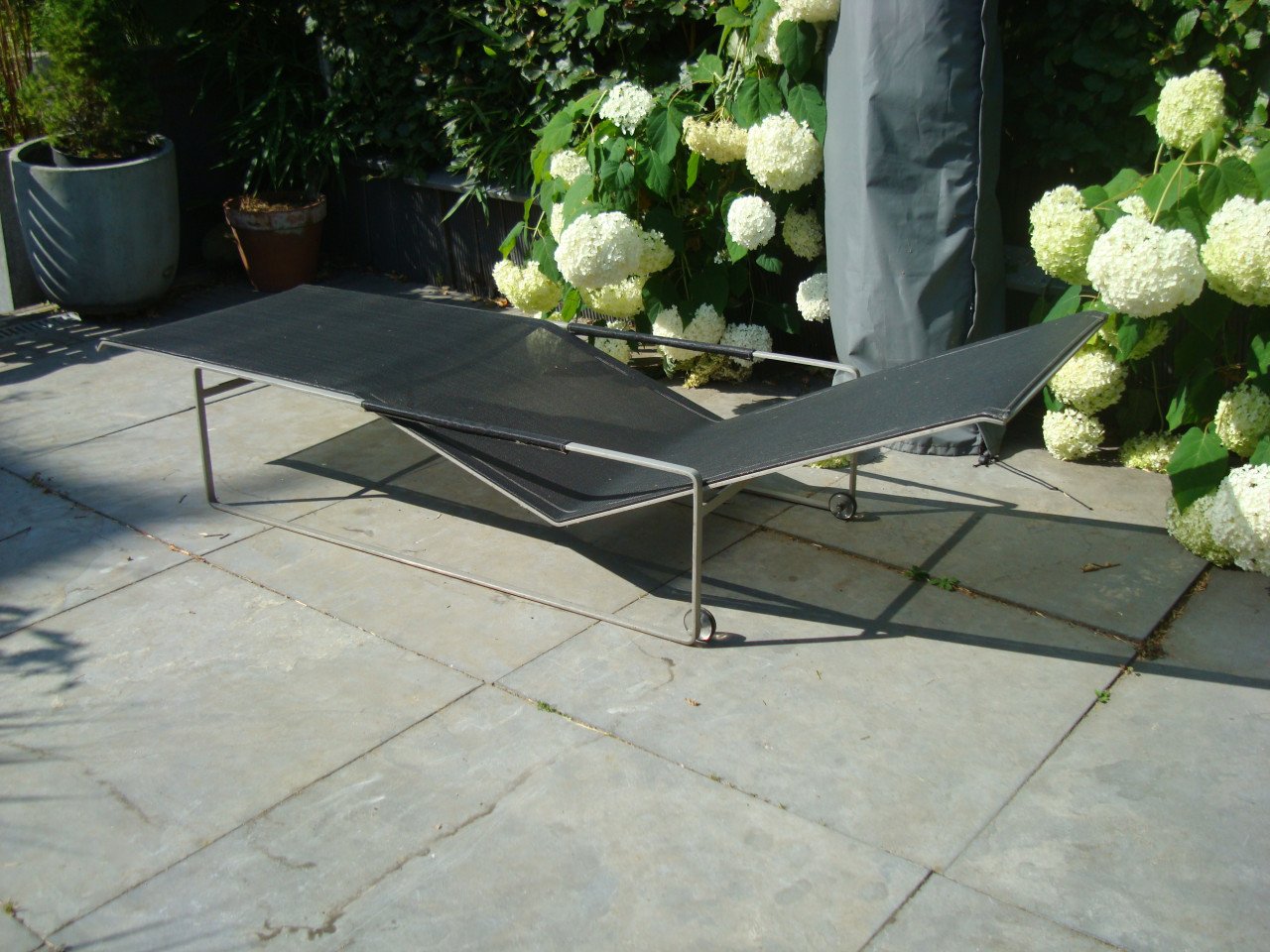Fijn design RVS / BATYLINE LIGBED met kussen